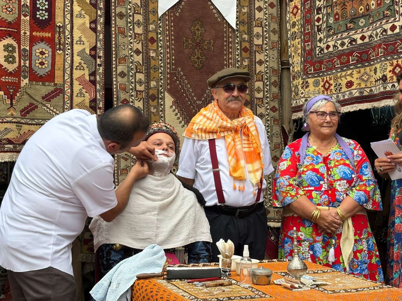 Menteşe’de Geleneksel Düğün Coşkusu: “Kız Evi” ve “Damat Evi” Etkinlikleri Renkli Görüntülere Sahne Oldu 1
